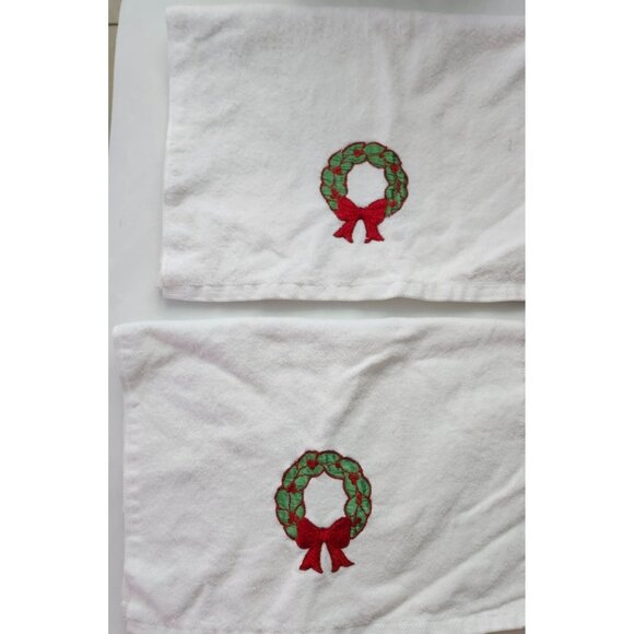Cotton 2 Hand Towels With Embroidered Green Red Christmas Wreath USA - Picture 2 of 8